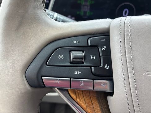 Used 2024 Cadillac Escalade Premium Luxury Platinum RWD image 13