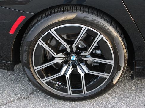 Used 2024 BMW i7 xDrive60 image 35