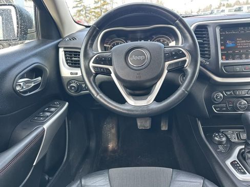 Used 2018 Jeep Cherokee Trailhawk w/ Cold Weather Group AWD/4WD image 17