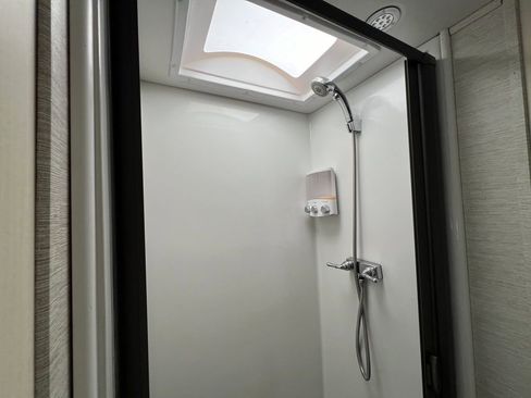 Used 2020 Mercedes-Benz Sprinter 3500 image 25