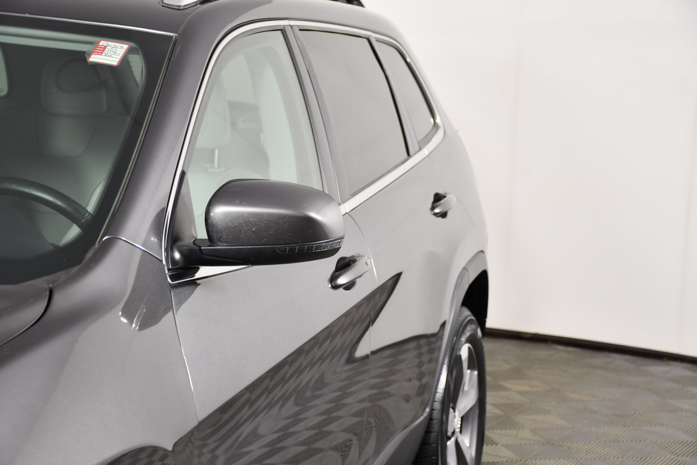 Used 2020 Jeep Cherokee Limited AWD/4WD image 13