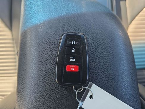 Used 2018 Toyota Camry SE w/ Moonroof Package FWD image 12