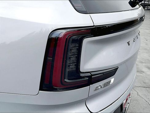 New 2025 Volvo EX90 Plus w/ Protection Package Premier image 25