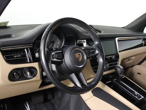 Certified 2022 Porsche Macan S AWD/4WD image 4