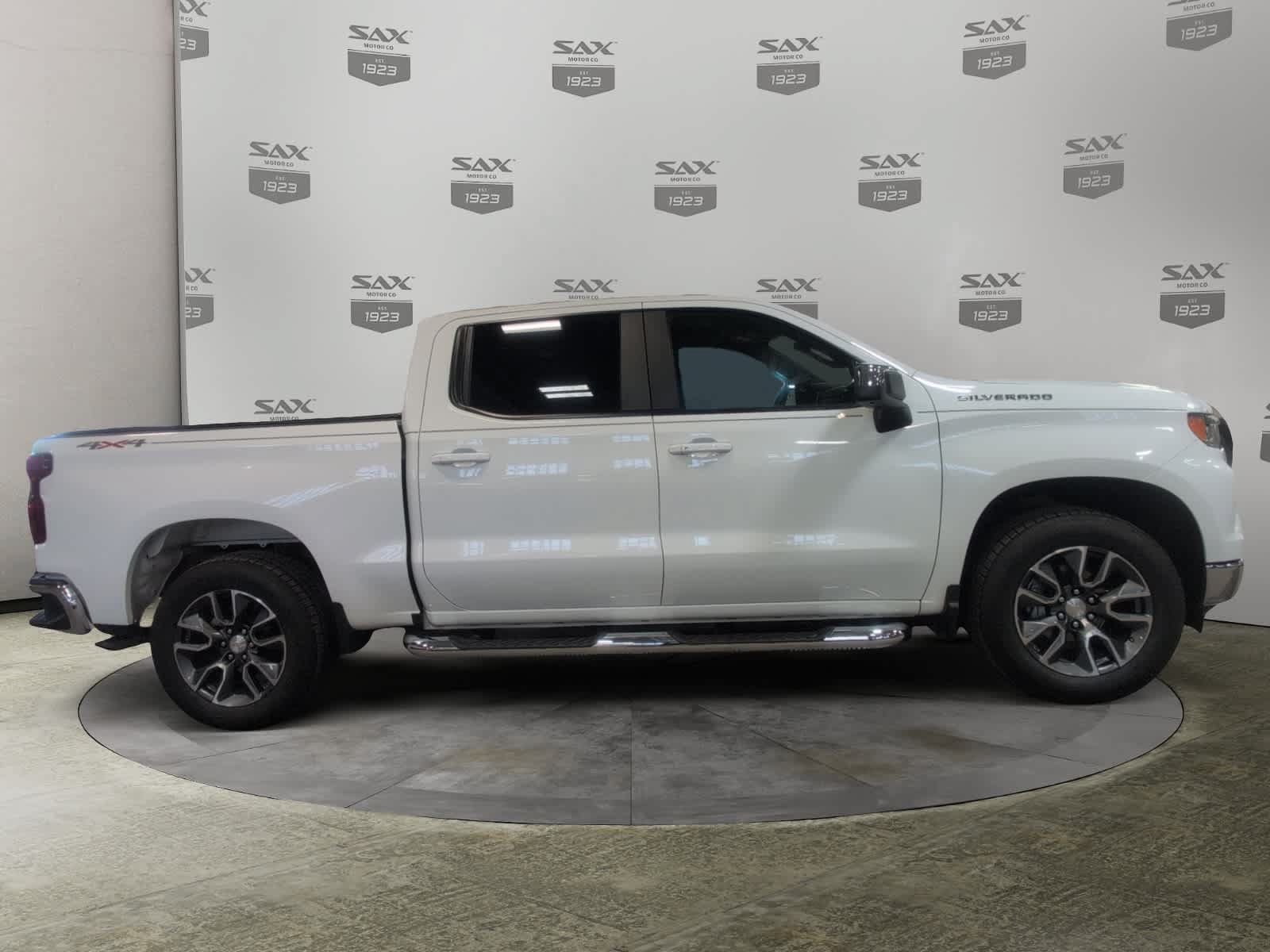 Used 2023 Chevrolet Silverado 1500 LT AWD/4WD image 6