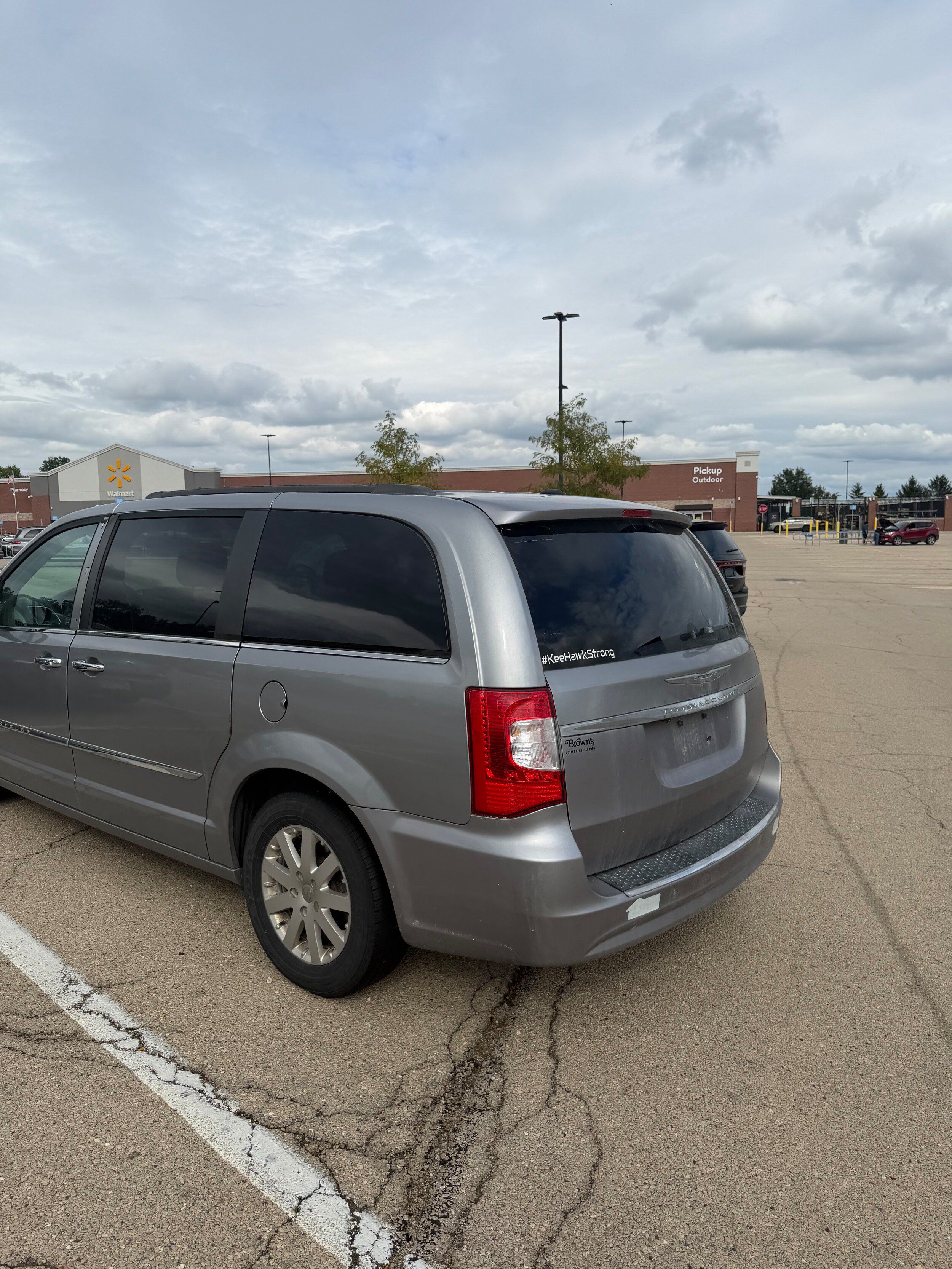Used 2016 Chrysler Town & Country Touring w/ Driver Convenience Group FWD image 4