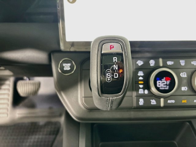 New 2026 Land Rover Defender 110 X-Dynamic SE AWD/4WD image 18