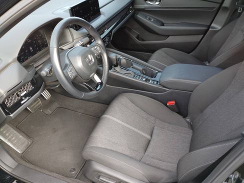 Used 2025 Honda Accord Sport image 4