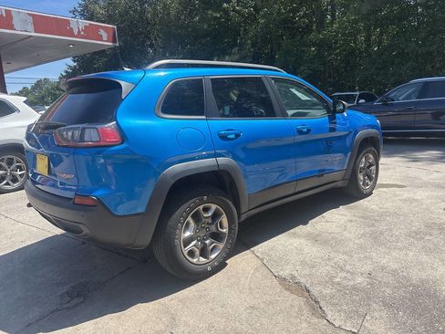 Used 2019 Jeep Cherokee Trailhawk w/ Comfort/Convenience Group AWD/4WD image 3