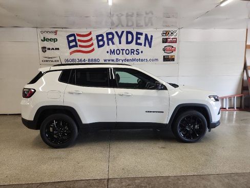 New 2025 Jeep Compass Latitude w/ Altitude Special Edition image 2