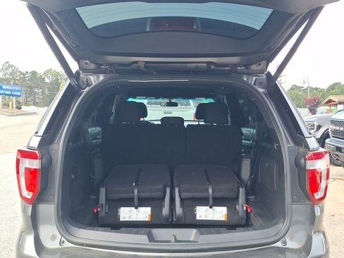 Used 2017 Ford Explorer XLT w/ Equipment Group 201A image 11