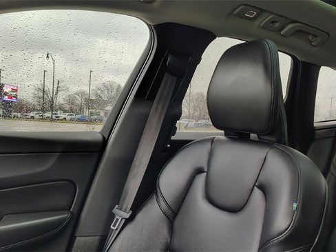 Certified 2023 Volvo XC60 B5 Core w/ Climate Package image 22