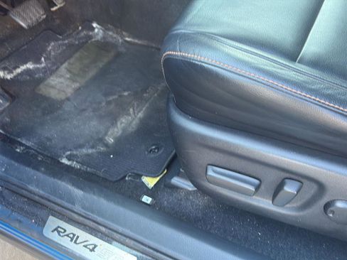 Used 2016 Toyota RAV4 SE image 10