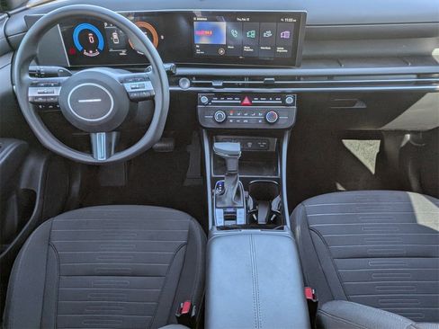 Used 2025 Hyundai Santa Cruz SE image 9