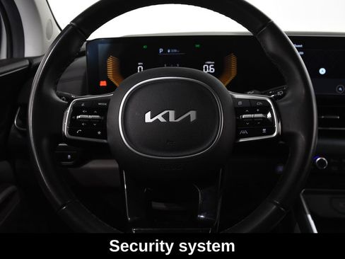 Used 2025 Kia Carnival FWD image 16