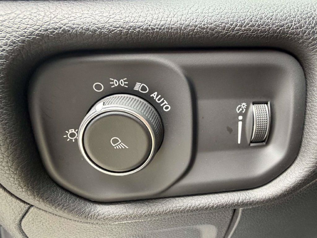 Used 2024 RAM 1500 Laramie AWD/4WD image 24