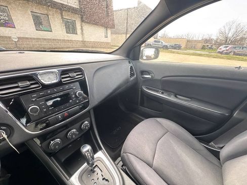 Used 2013 Chrysler 200 Touring w/ S Exterior Appearance Pkg FWD image 15