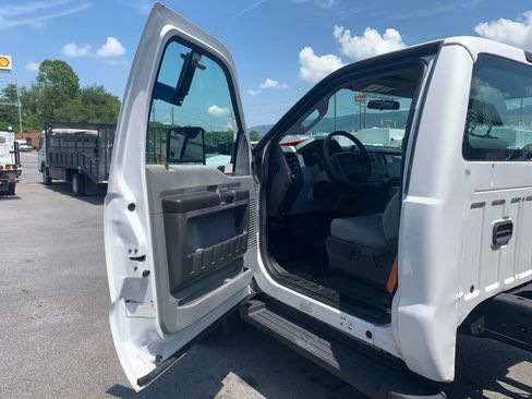 Used 2015 Ford F550 4x4 Regular Cab Super Duty image 8