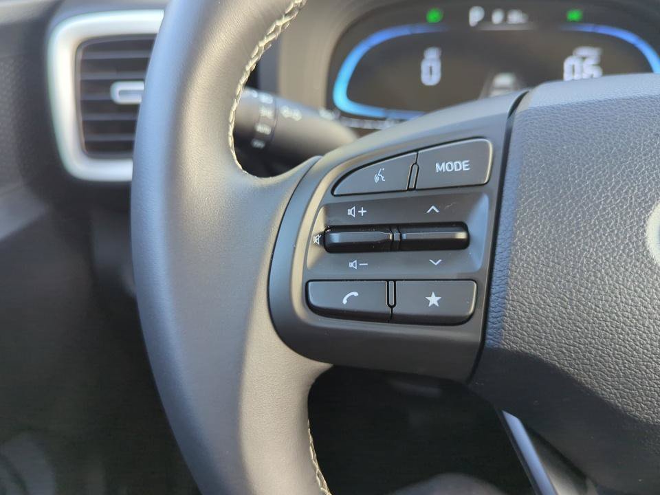 Certified 2026 Hyundai Venue SEL FWD image 30