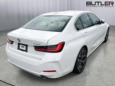 Used 2025 BMW 330i Sedan w/ Premium Package RWD image 8
