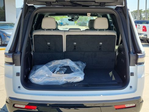 New 2026 Jeep Grand Wagoneer Limited AWD/4WD image 10