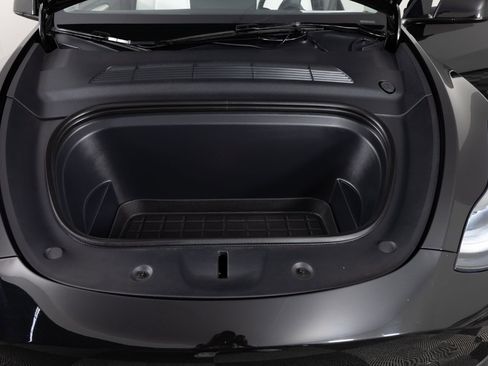 Used 2024 Tesla Model Y Performance image 39