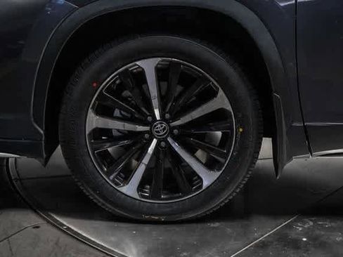 Certified 2022 Toyota Highlander XSE image 10