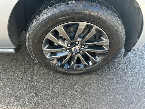 Used 2021 Ford Expedition Limited AWD/4WD image 13