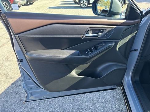 Used 2023 Nissan Rogue SL image 11