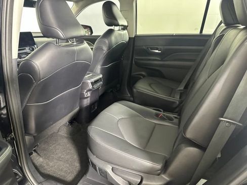 Used 2024 Toyota Grand Highlander AWD image 19