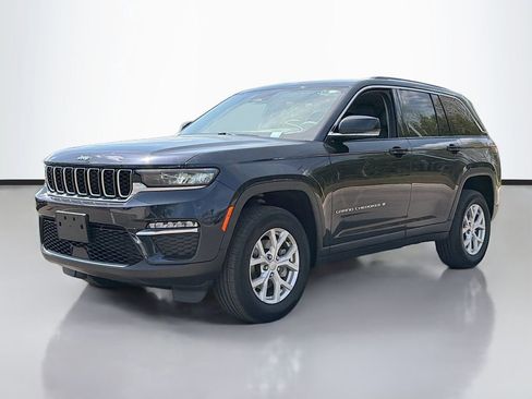 Used 2023 Jeep Grand Cherokee Limited AWD/4WD image 2