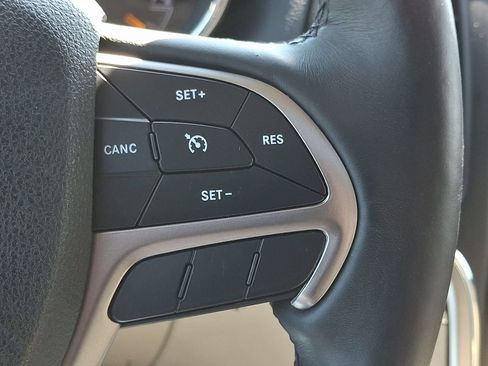 Used 2018 Jeep Grand Cherokee Limited AWD/4WD image 25