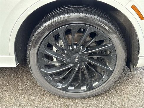 Certified 2024 Lincoln Aviator Black Label image 9