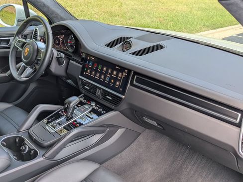 Certified 2023 Porsche Cayenne GTS AWD/4WD image 27