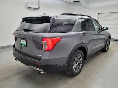 Used 2021 Ford Explorer XLT w/ Equipment Group 202A AWD/4WD image 9