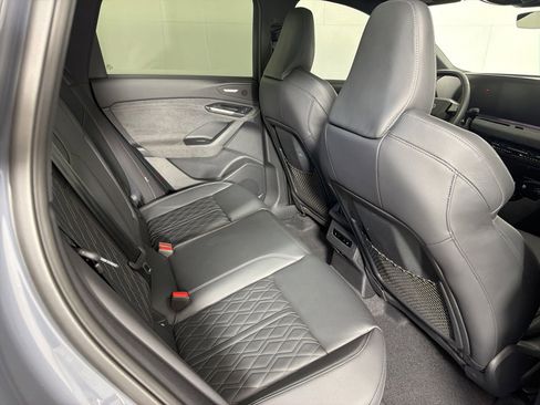 Used 2025 Audi SQ6 e-tron Premium Plus w/ Premium Plus AWD/4WD image 14
