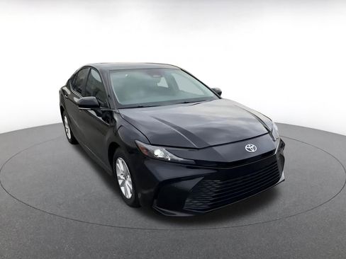 Used 2025 Toyota Camry LE image 3