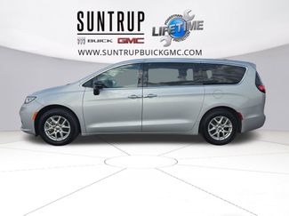 Used 2024 Chrysler Pacifica Touring-L video 2