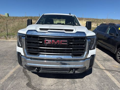 Used 2024 GMC Sierra 2500 Pro AWD/4WD image 2