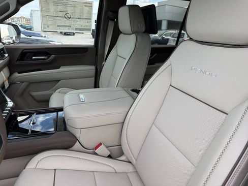 New 2026 GMC Yukon XL Denali w/ Denali Reserve Package AWD/4WD image 17