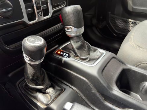 Used 2019 Jeep Wrangler Unlimited Sport S AWD/4WD image 19