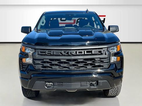 Used 2025 Chevrolet Silverado 1500 Custom Trail Boss w/ Dark Appearance Package AWD/4WD image 2