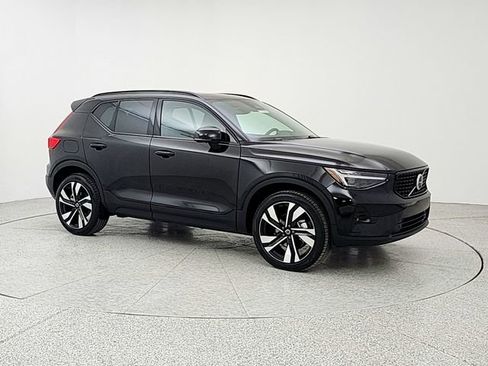 Used 2026 Volvo XC40 B5 Ultra image 3