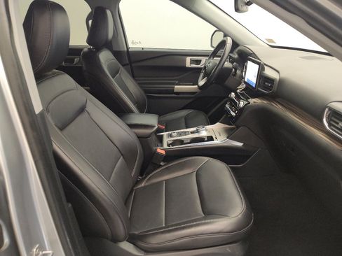 Used 2021 Ford Explorer Limited w/ Equipment Group 301A AWD/4WD image 21