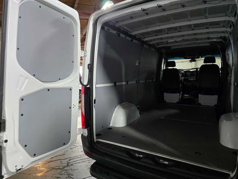 Used 2025 Mercedes-Benz Sprinter 2500 image 19