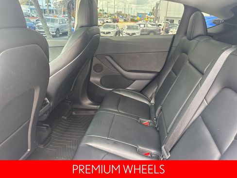 Used 2022 Tesla Model Y Performance AWD/4WD image 18