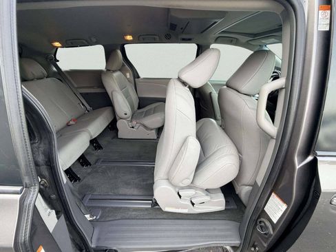 Used 2016 Toyota Sienna XLE Premium AWD/4WD image 29