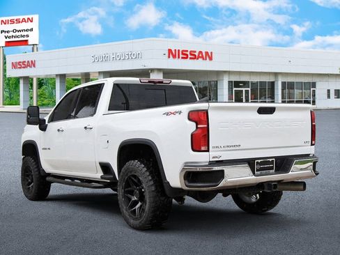 Used 2025 Chevrolet Silverado 2500 LTZ w/ LTZ Convenience Package AWD/4WD image 3
