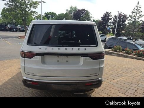 Used 2022 Jeep Wagoneer Series III w/ Premium Group I AWD/4WD image 5