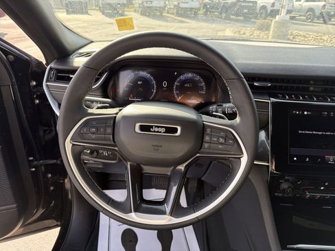 Used 2023 Jeep Grand Cherokee Altitude image 21